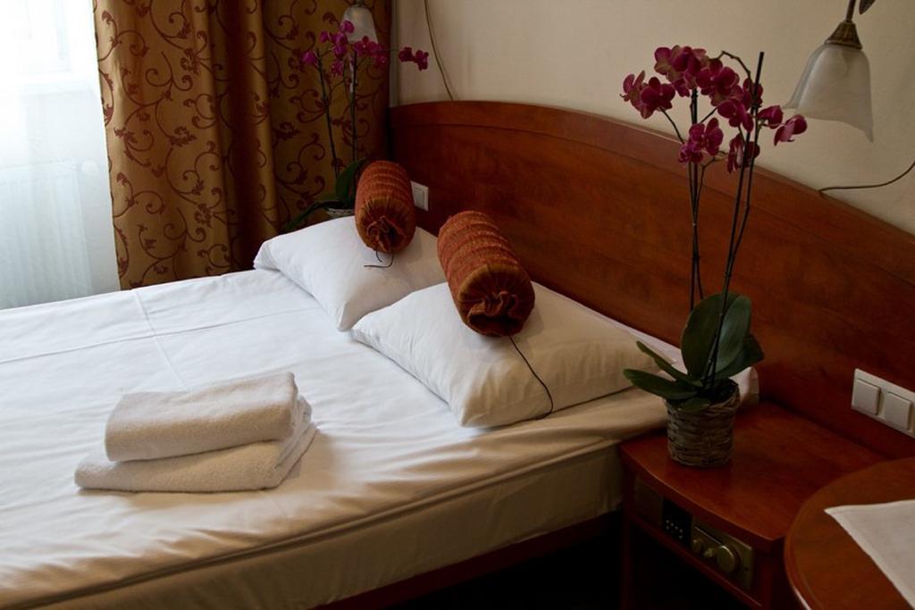 Hotel Arkadia Legnica Værelse billede